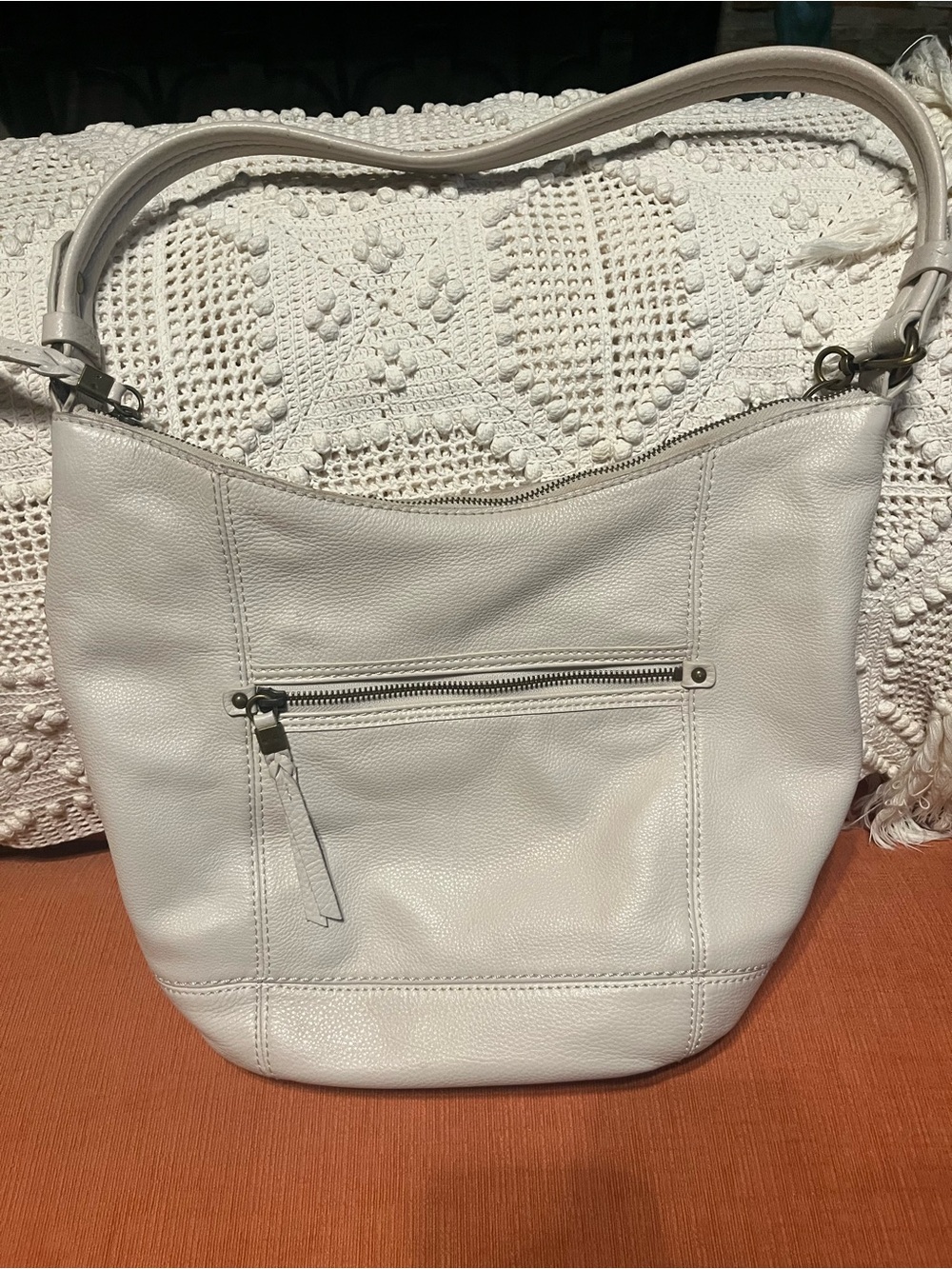 Le Sac Soft Pebbled White Leather Shoulder Bag with Front Zip Pocketโlike new
